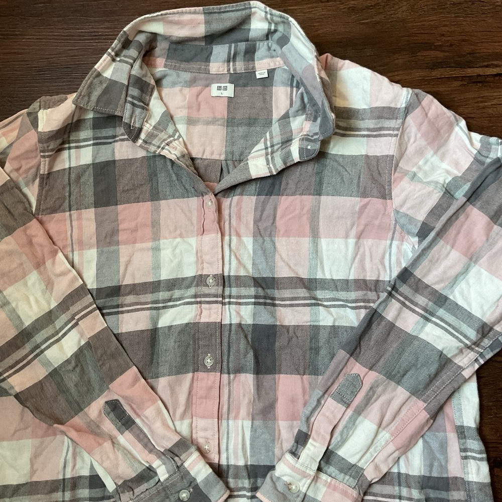 Uniqlo Casual Pink and Gray Plaid Shirt